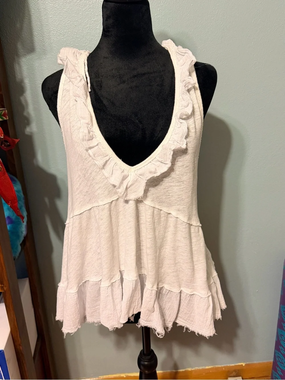 Free People Cream Ruffled V-Neck Sleeveless Tank - Picture 1 of 2
